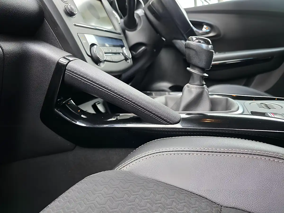Used 2016 Renault Kadjar Dynamique Nav White - Interior and Exterior details 8