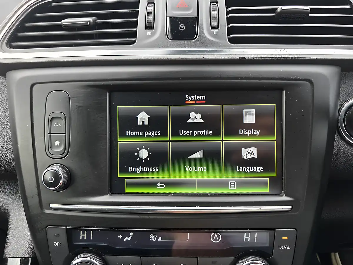 Used 2016 Renault Kadjar Dynamique Nav White - Interior and Exterior details 14
