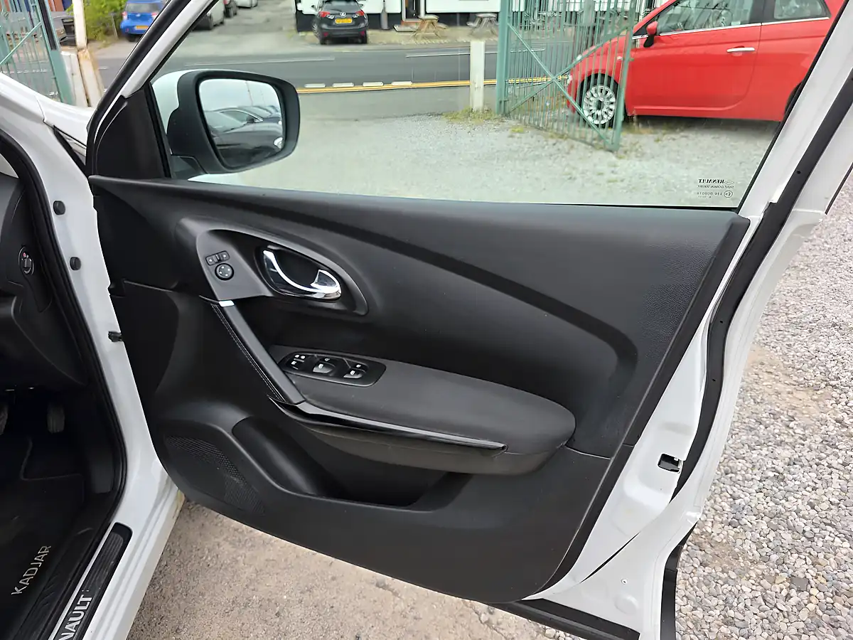 Used 2016 Renault Kadjar Dynamique Nav White - Interior and Exterior details 15