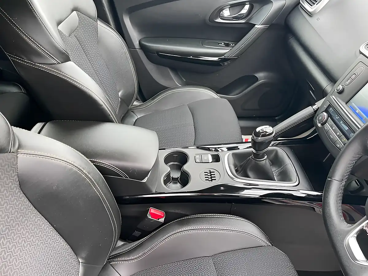 Used 2016 Renault Kadjar Dynamique S Nav Beige - Interior and Exterior details 13