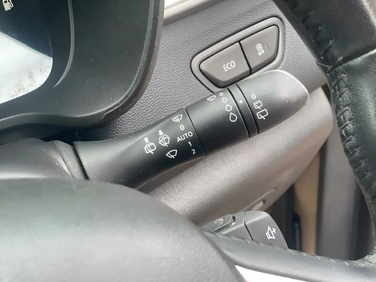 Used 2016 Renault Kadjar Dynamique S Nav Beige - Interior and Exterior details 12