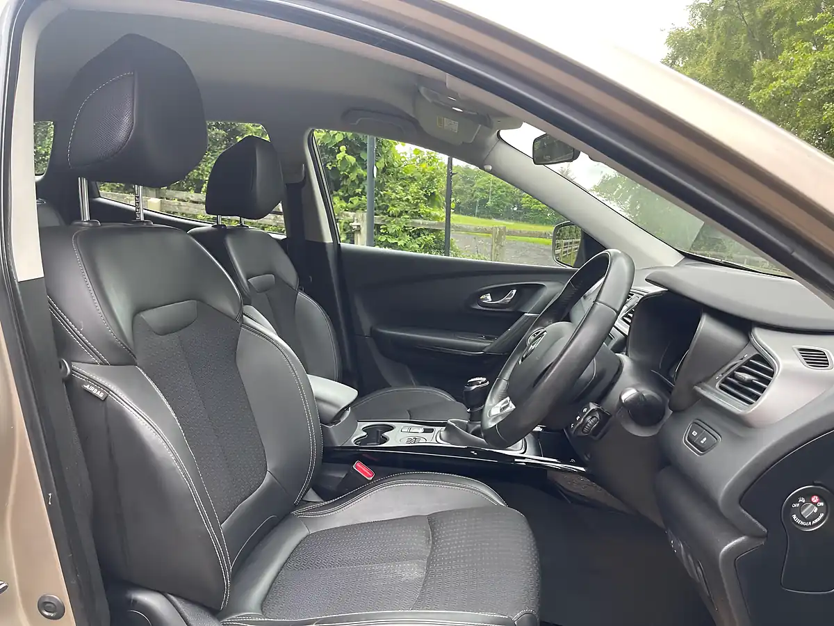 Used 2016 Renault Kadjar Dynamique S Nav Beige - Interior and Exterior details 8