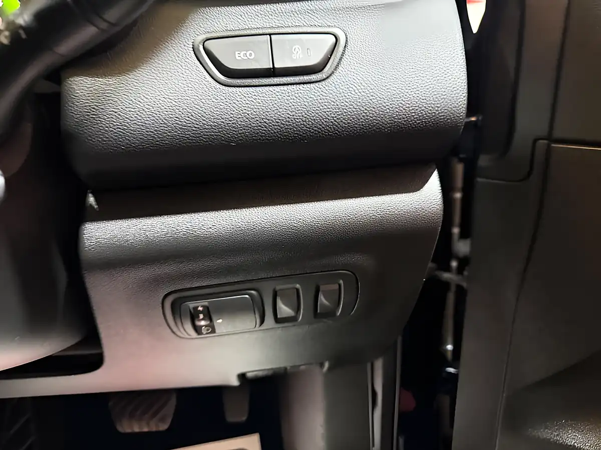 Used 2016 Renault Kadjar Dynamique S Nav Blue - Interior and Exterior details 13