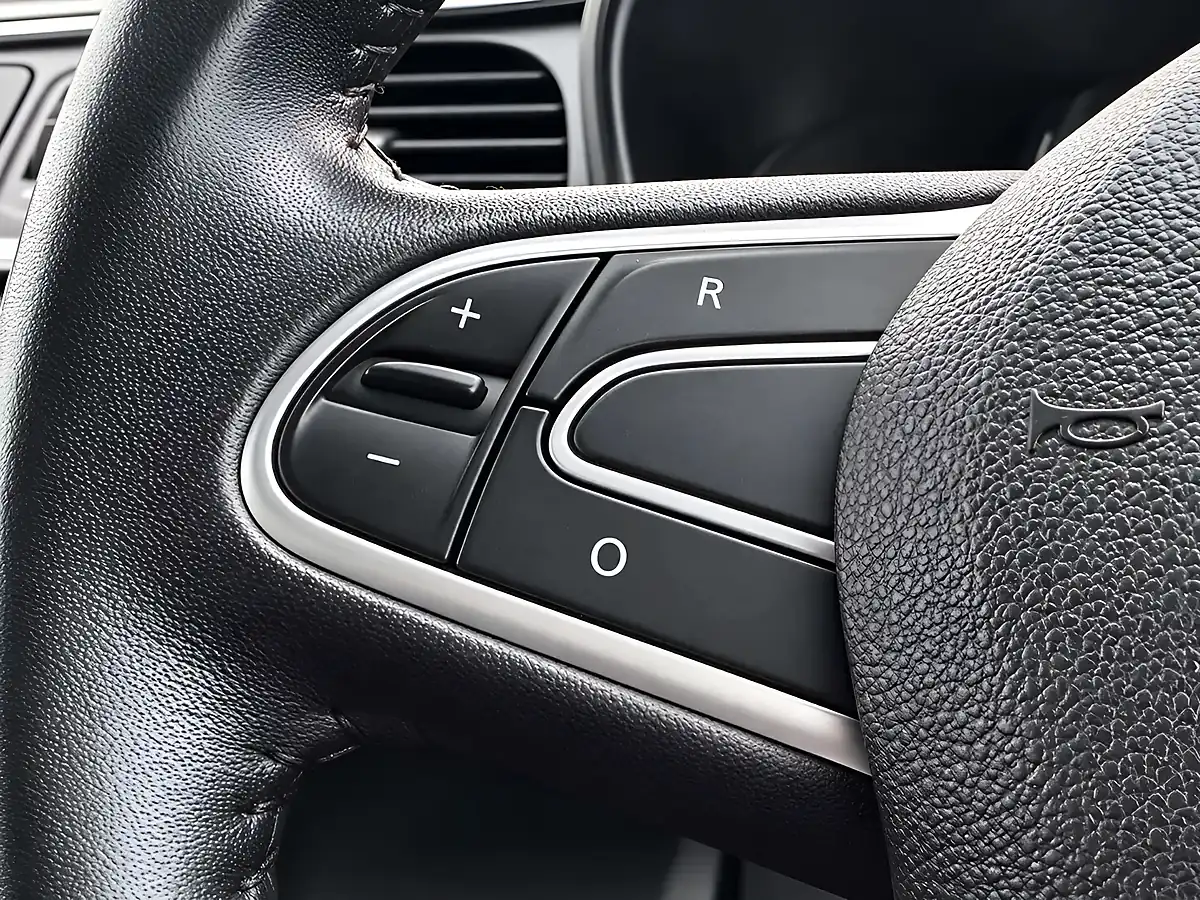 Used 2016 Renault Kadjar Dynamique S Nav Grey - Interior and Exterior details 13