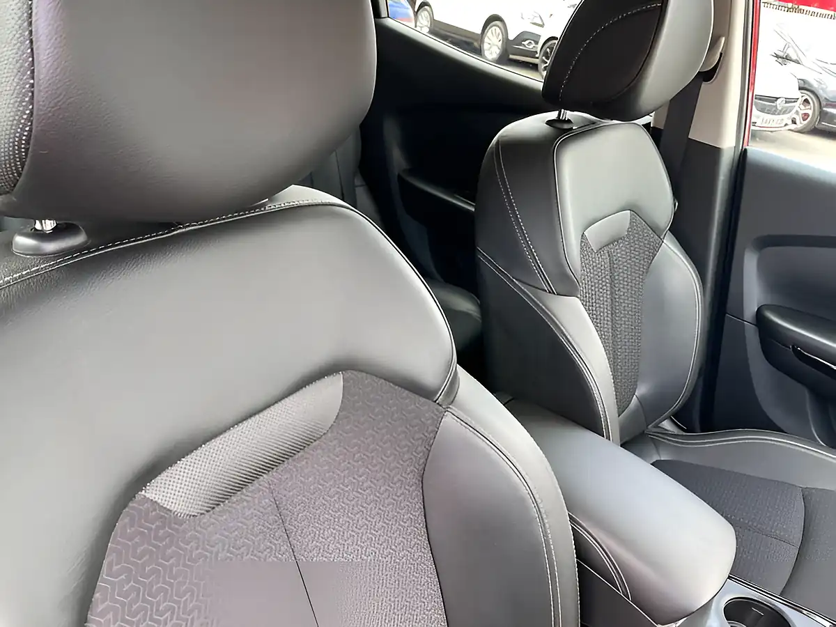 Used 2016 Renault Kadjar Dynamique S Nav Red - Interior and Exterior details 11