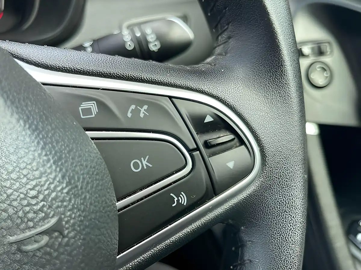 Used 2016 Renault Kadjar Dynamique S Nav Red - Interior and Exterior details 13
