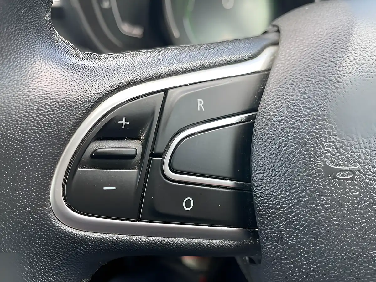 Used 2016 Renault Kadjar Dynamique S Nav Red - Interior and Exterior details 14
