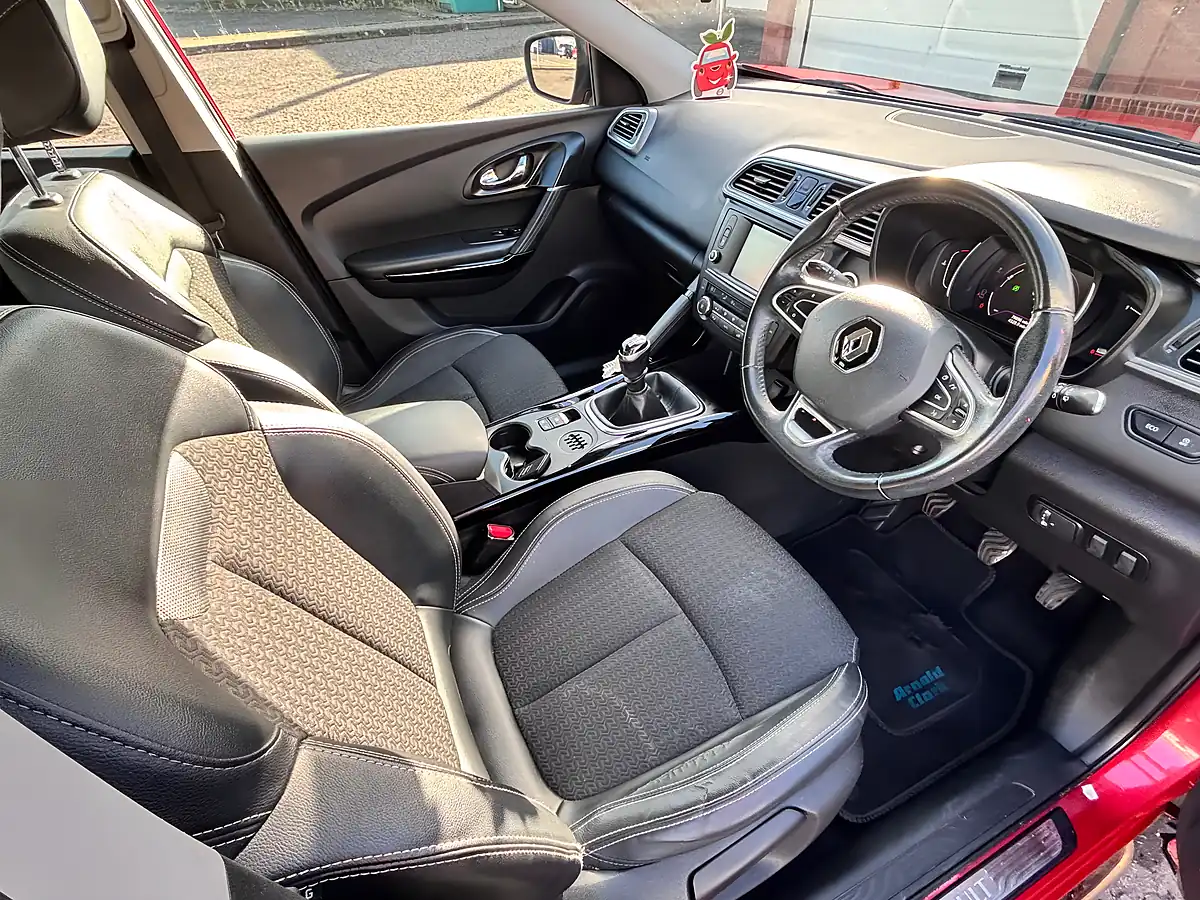 Used 2016 Renault Kadjar Dynamique S Nav Red - Interior and Exterior details 12