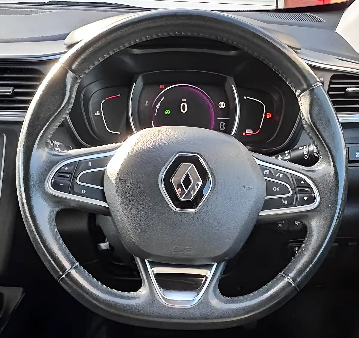 Used 2016 Renault Kadjar Dynamique S Nav Red - Interior and Exterior details 14