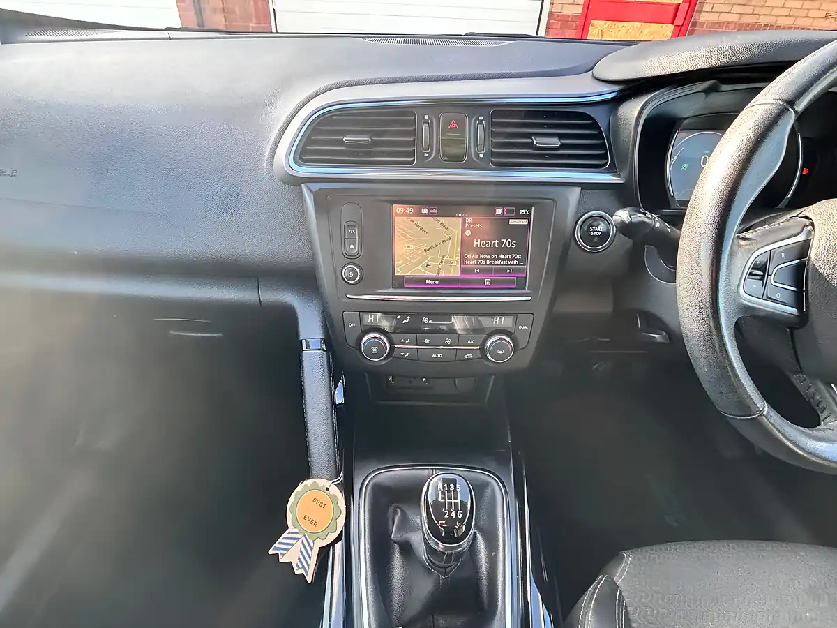 Used 2016 Renault Kadjar Dynamique S Nav Red - Interior and Exterior details 15