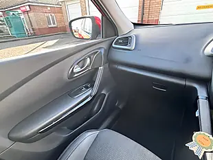 Used 2016 Renault Kadjar Dynamique S Nav Red - Interior and Exterior details 16