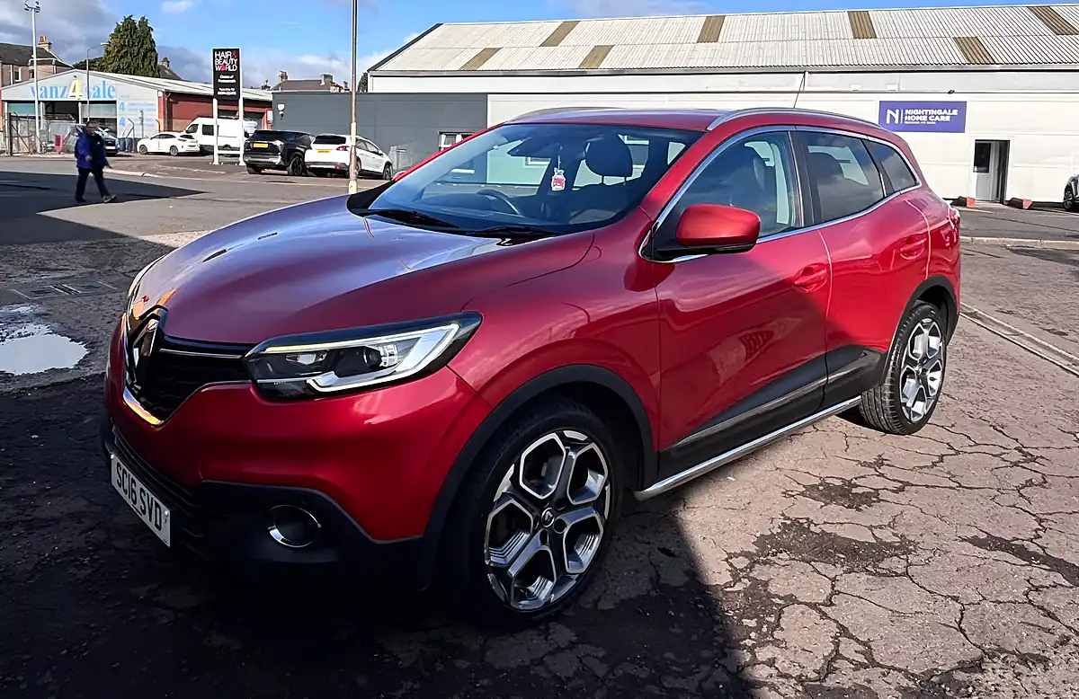 Used 2016 Renault Kadjar Dynamique S Nav Red - Interior and Exterior details 3