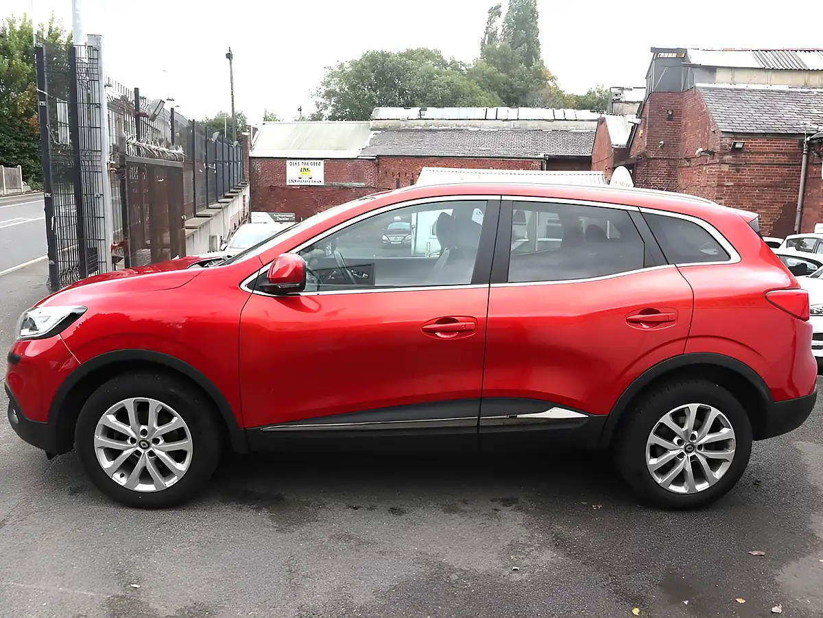 Used 2016 Renault Kadjar Dynamique S Nav Red - Interior and Exterior details 11