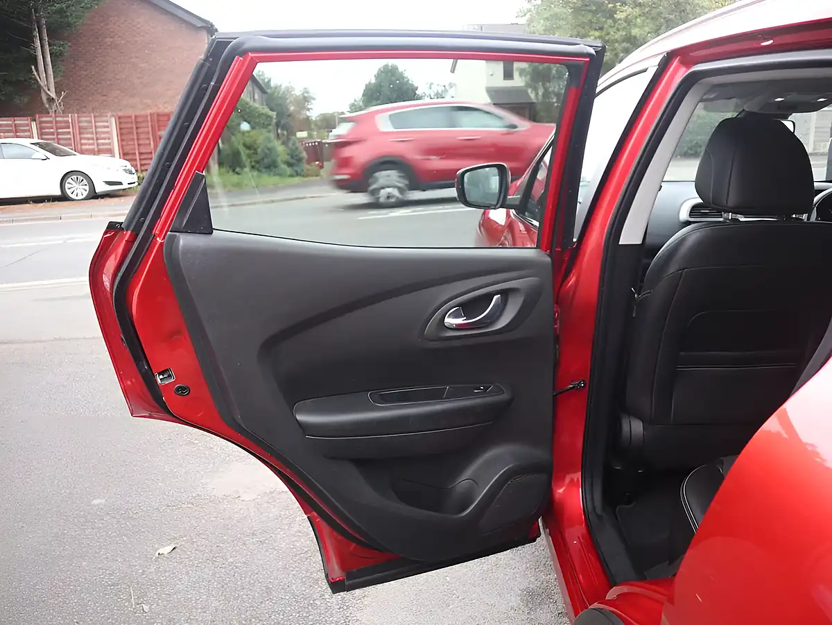 Used 2016 Renault Kadjar Dynamique S Nav Red - Interior and Exterior details 15