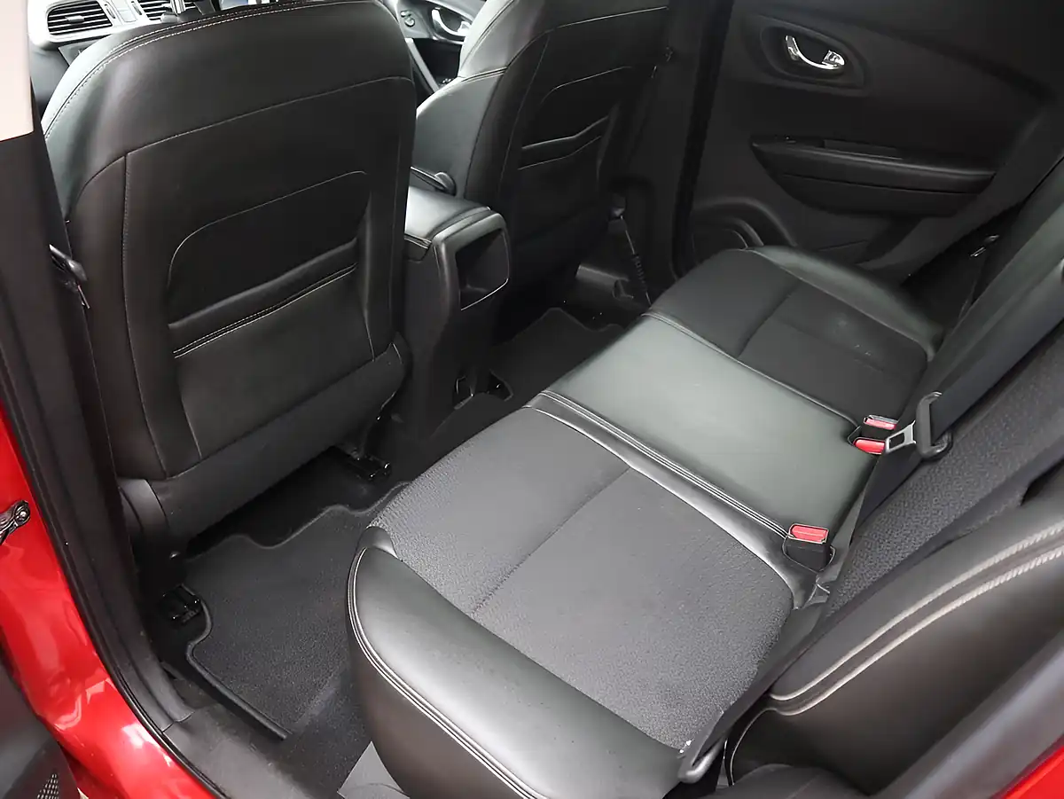 Used 2016 Renault Kadjar Dynamique S Nav Red - Interior and Exterior details 17