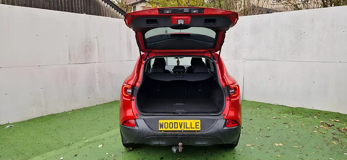 Used 2016 Renault Kadjar Dynamique S Nav Red - Interior and Exterior details 11