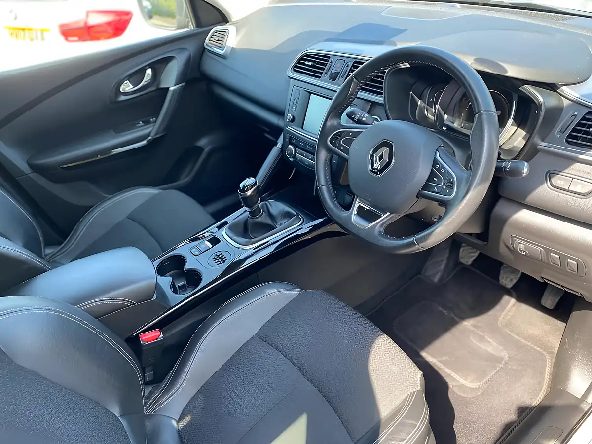 Used 2016 Renault Kadjar Dynamique S Nav Silver - Interior and Exterior details 14