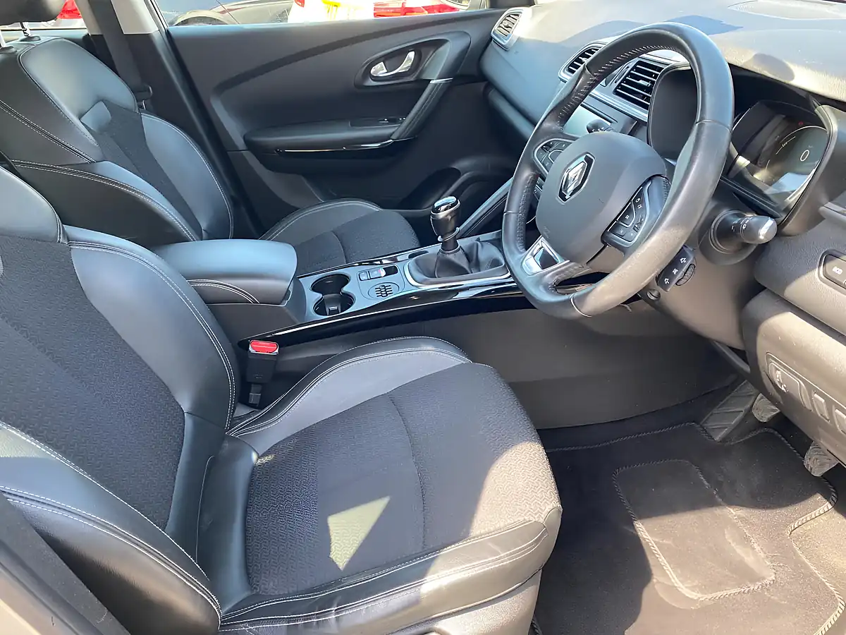 Used 2016 Renault Kadjar Dynamique S Nav Silver - Interior and Exterior details 15