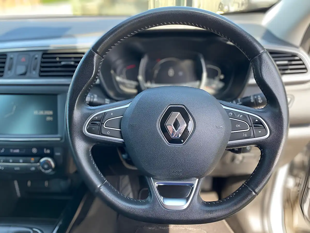 Used 2016 Renault Kadjar Dynamique S Nav Silver - Interior and Exterior details 16