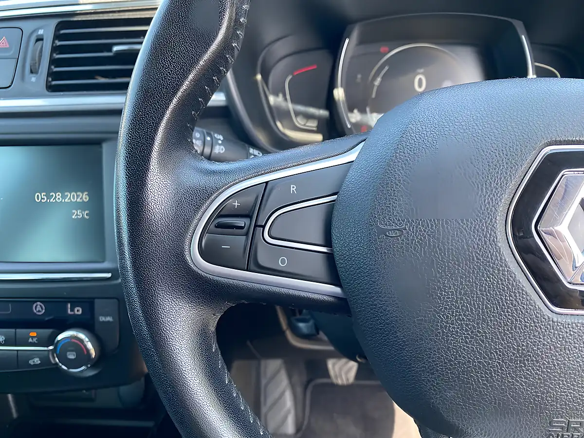 Used 2016 Renault Kadjar Dynamique S Nav Silver - Interior and Exterior details 17
