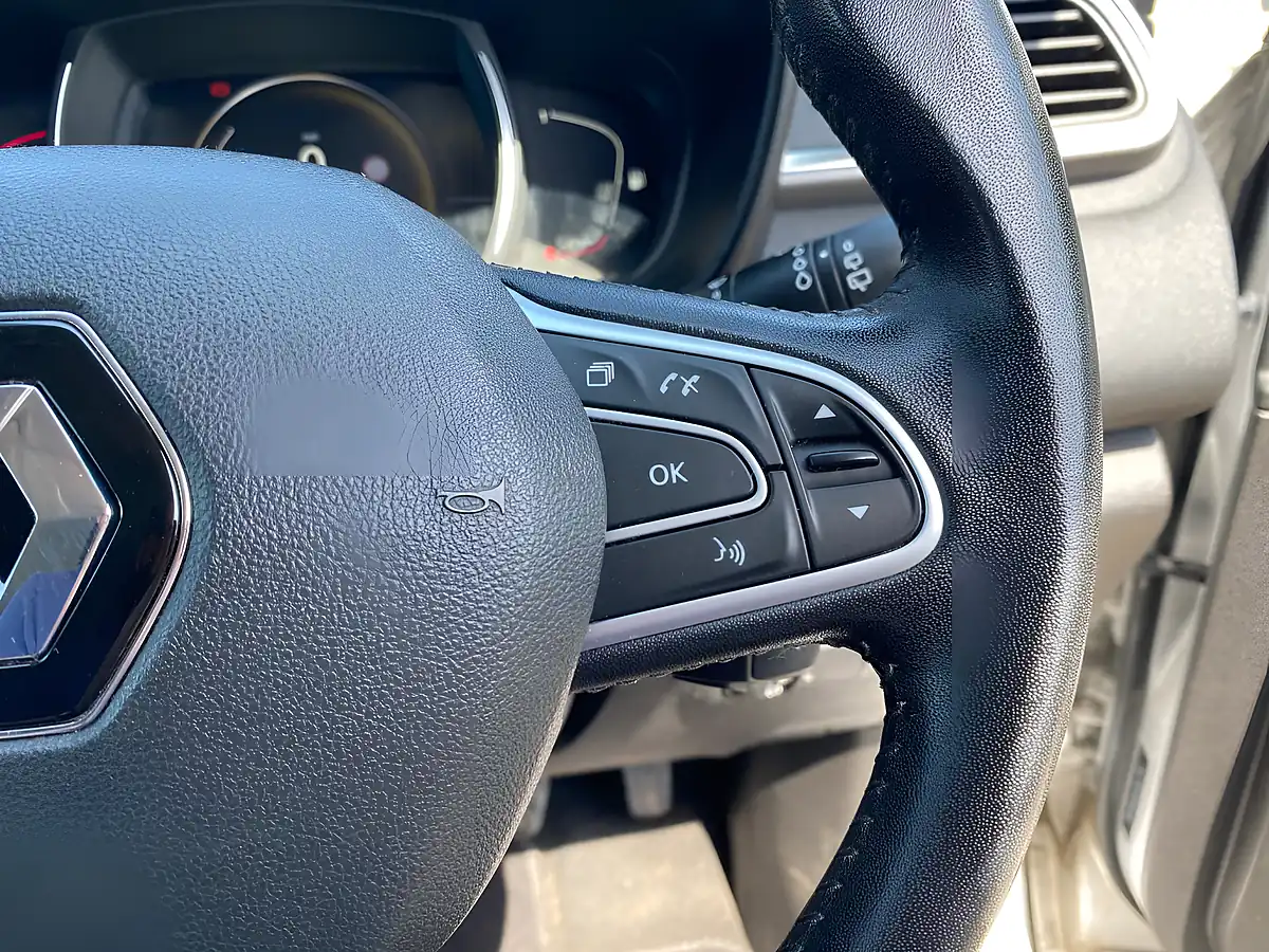 Used 2016 Renault Kadjar Dynamique S Nav Silver - Interior and Exterior details 18