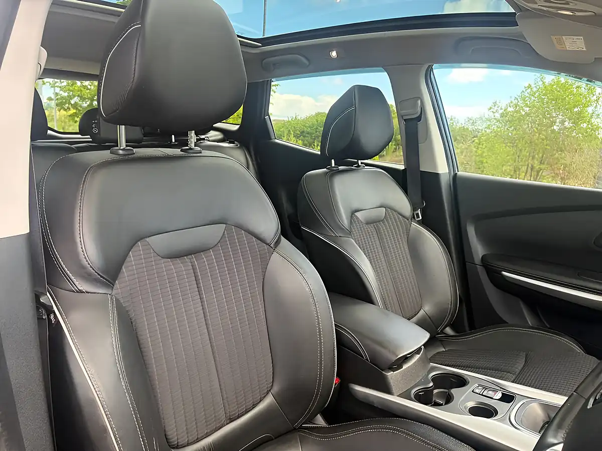 Used 2016 Renault Kadjar Grey - Interior and Exterior details 11