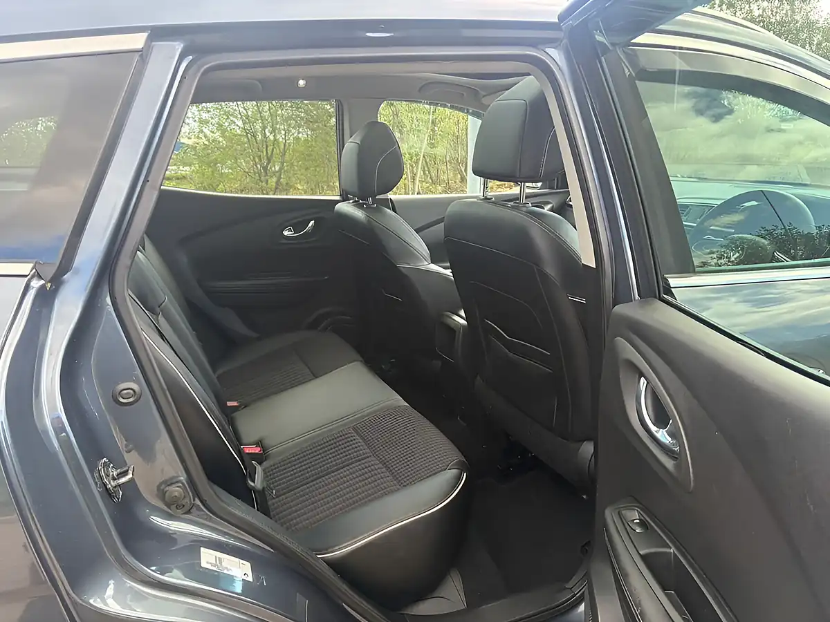 Used 2016 Renault Kadjar Grey - Interior and Exterior details 14