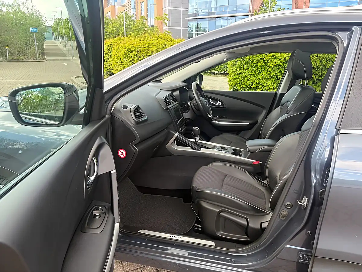 Used 2016 Renault Kadjar Grey - Interior and Exterior details 18