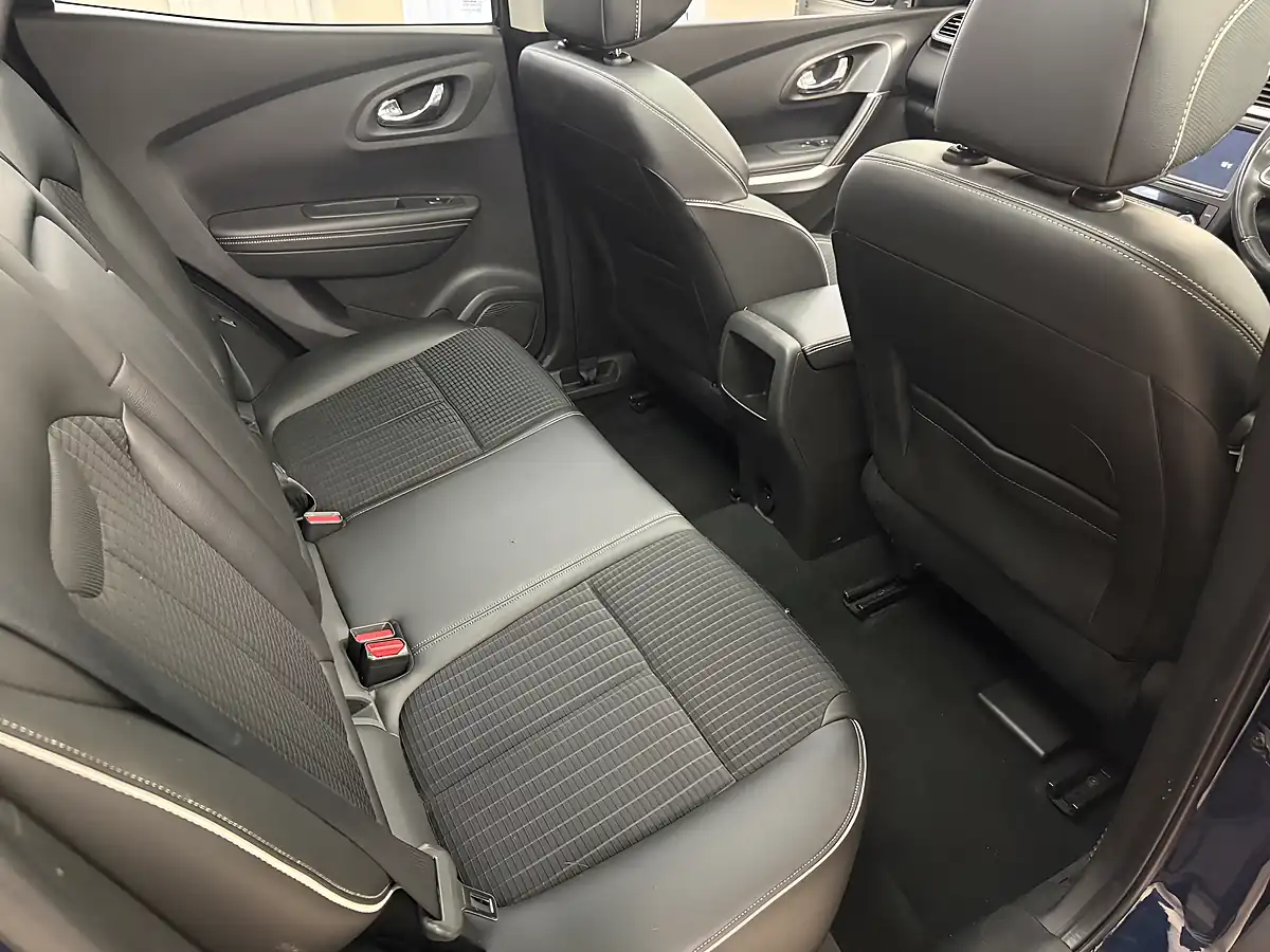 Used 2016 Renault Kadjar Signature Nav Blue - Interior and Exterior details 14