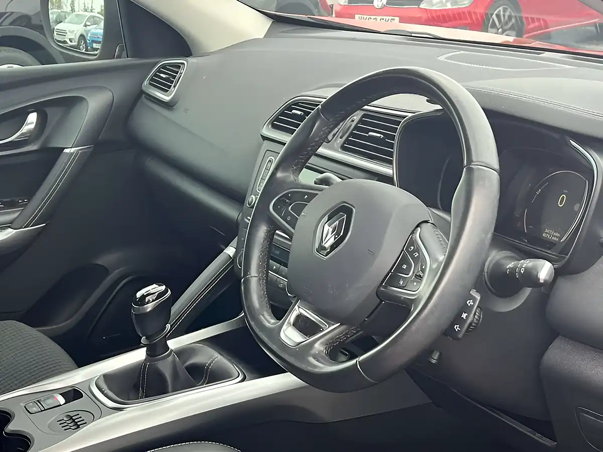 Used 2016 Renault Kadjar Signature Nav Flame Red - Interior and Exterior details 4