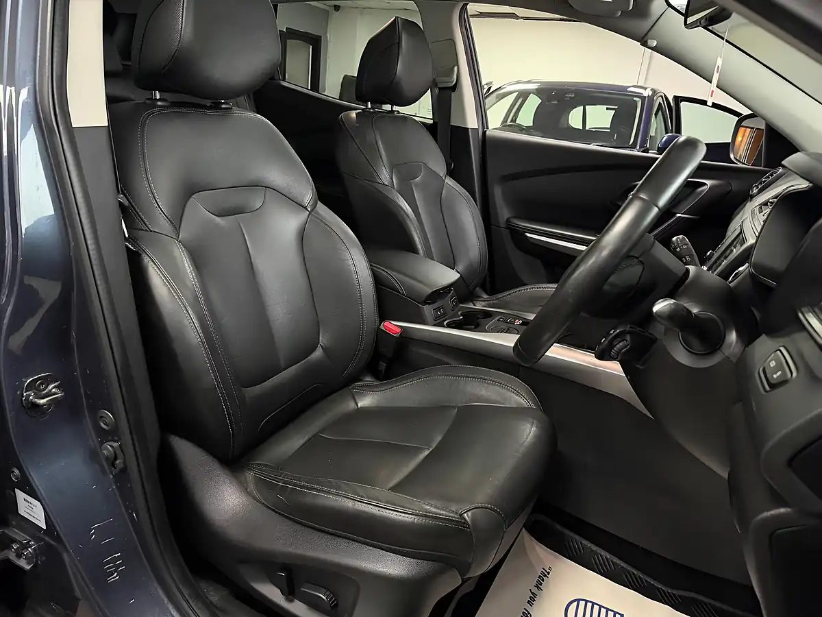 Used 2016 Renault Kadjar Signature Nav Grey - Interior and Exterior details 16