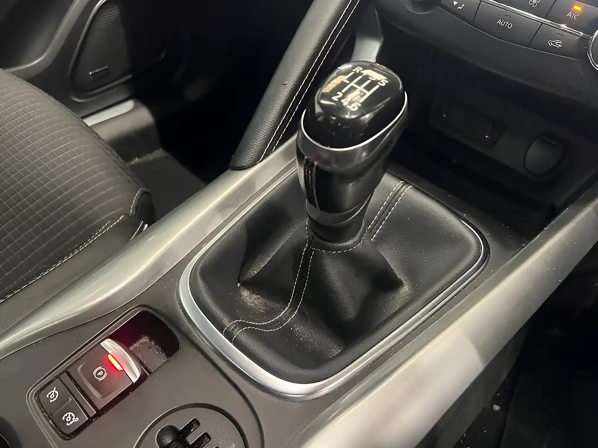 Used 2016 Renault Kadjar Signature Nav Grey - Interior and Exterior details 11