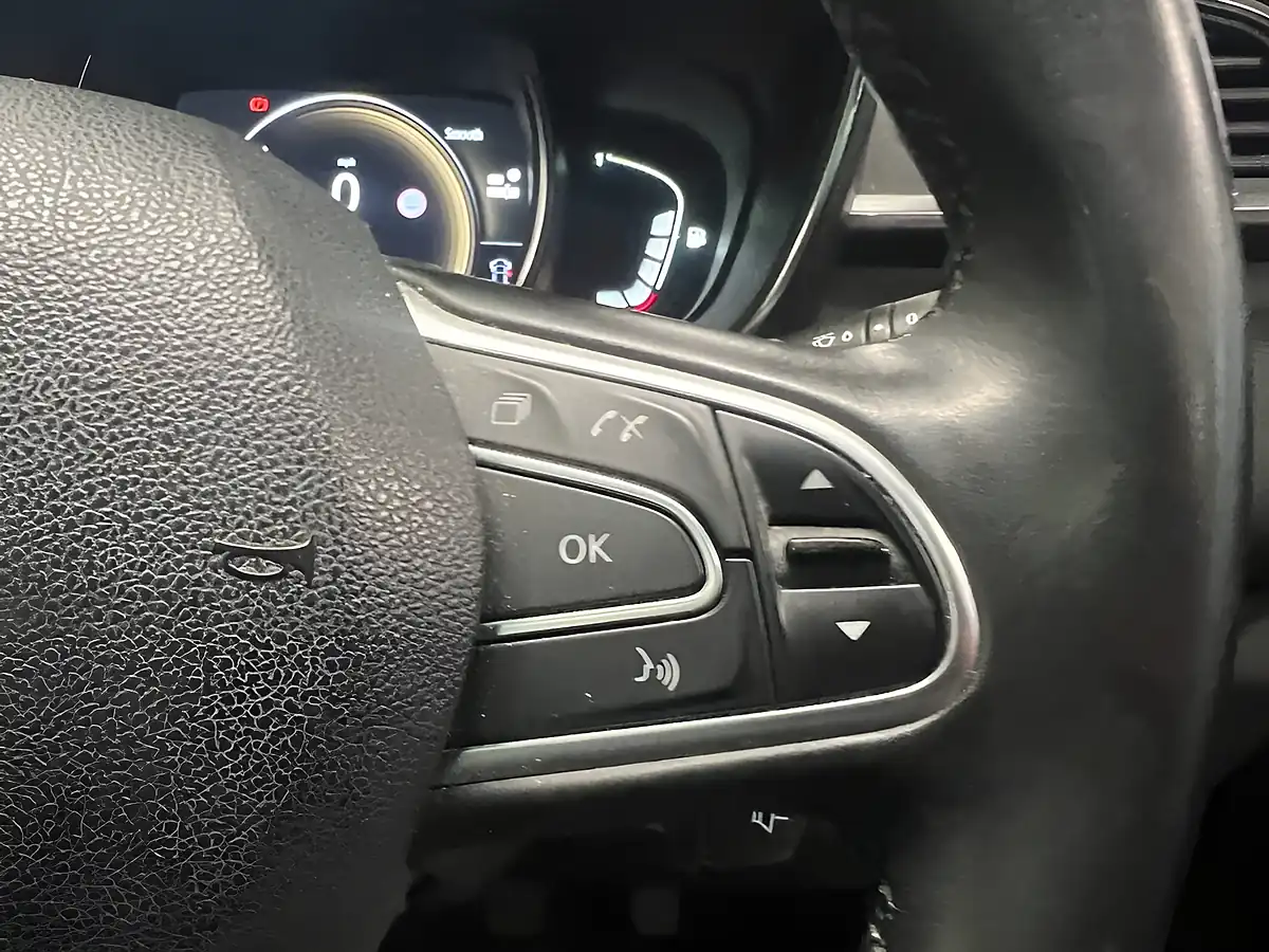 Used 2016 Renault Kadjar Signature Nav Grey - Interior and Exterior details 13