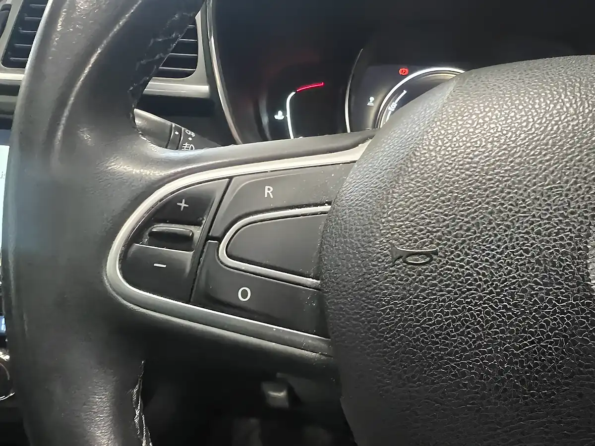 Used 2016 Renault Kadjar Signature Nav Grey - Interior and Exterior details 14