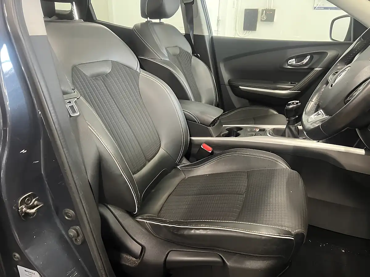 Used 2016 Renault Kadjar Signature Nav Grey - Interior and Exterior details 16