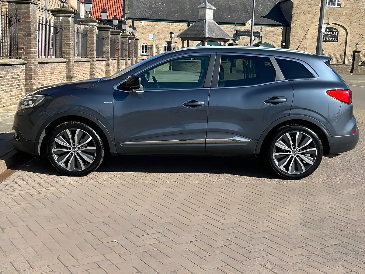 Used 2016 Renault Kadjar Signature Nav Grey - Interior and Exterior details 5