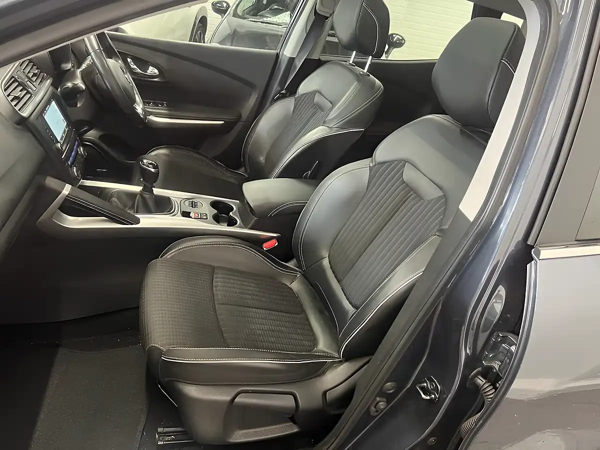 Used 2016 Renault Kadjar Signature Nav Grey - Interior and Exterior details 8