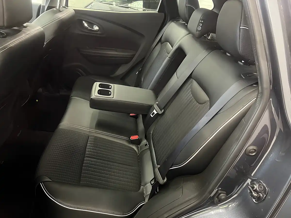 Used 2016 Renault Kadjar Signature Nav Grey - Interior and Exterior details 9
