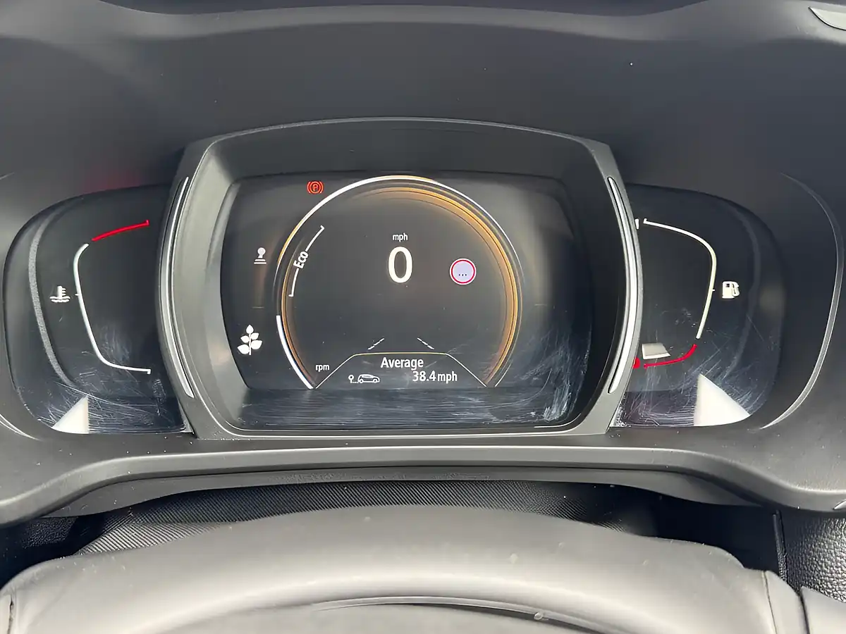 Used 2016 Renault Kadjar Signature Nav Grey - Interior and Exterior details 4