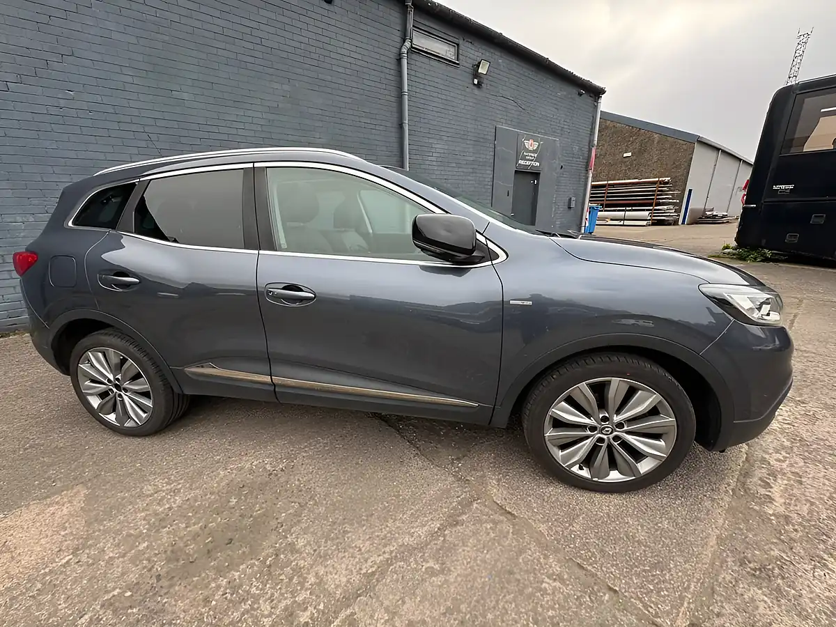 Used 2016 Renault Kadjar Signature Nav Grey - Interior and Exterior details 9