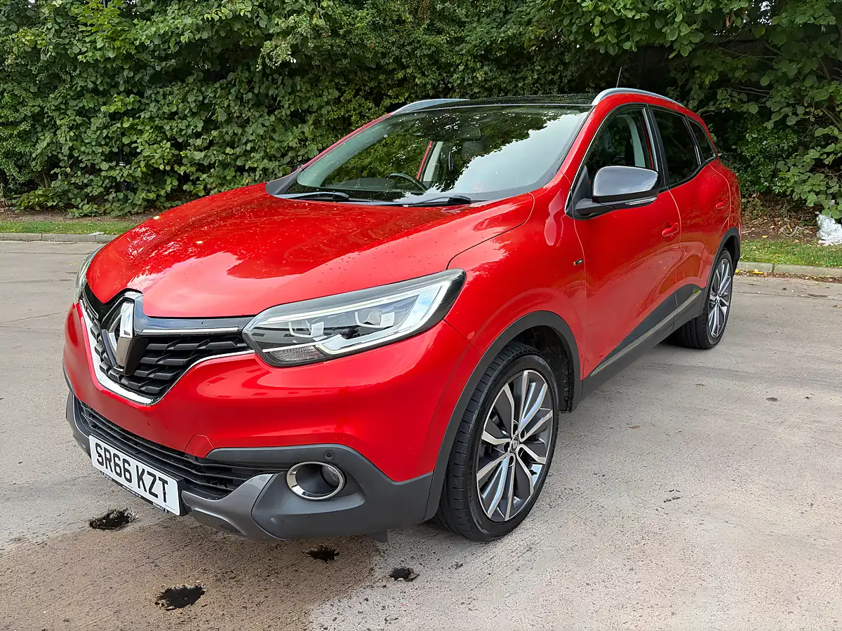Used 2016 Renault Kadjar Signature Nav Red - Front View