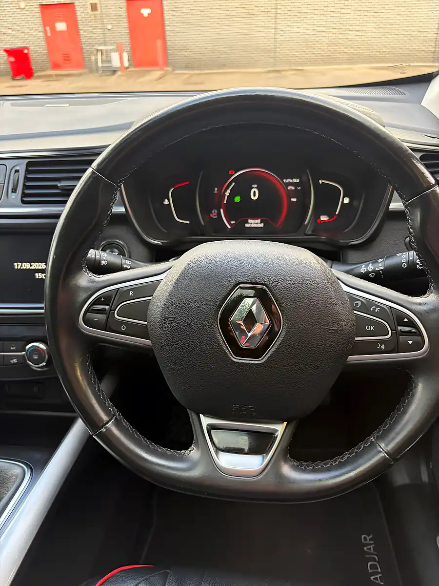 Used 2016 Renault Kadjar Signature Nav Red - Interior and Exterior details 13