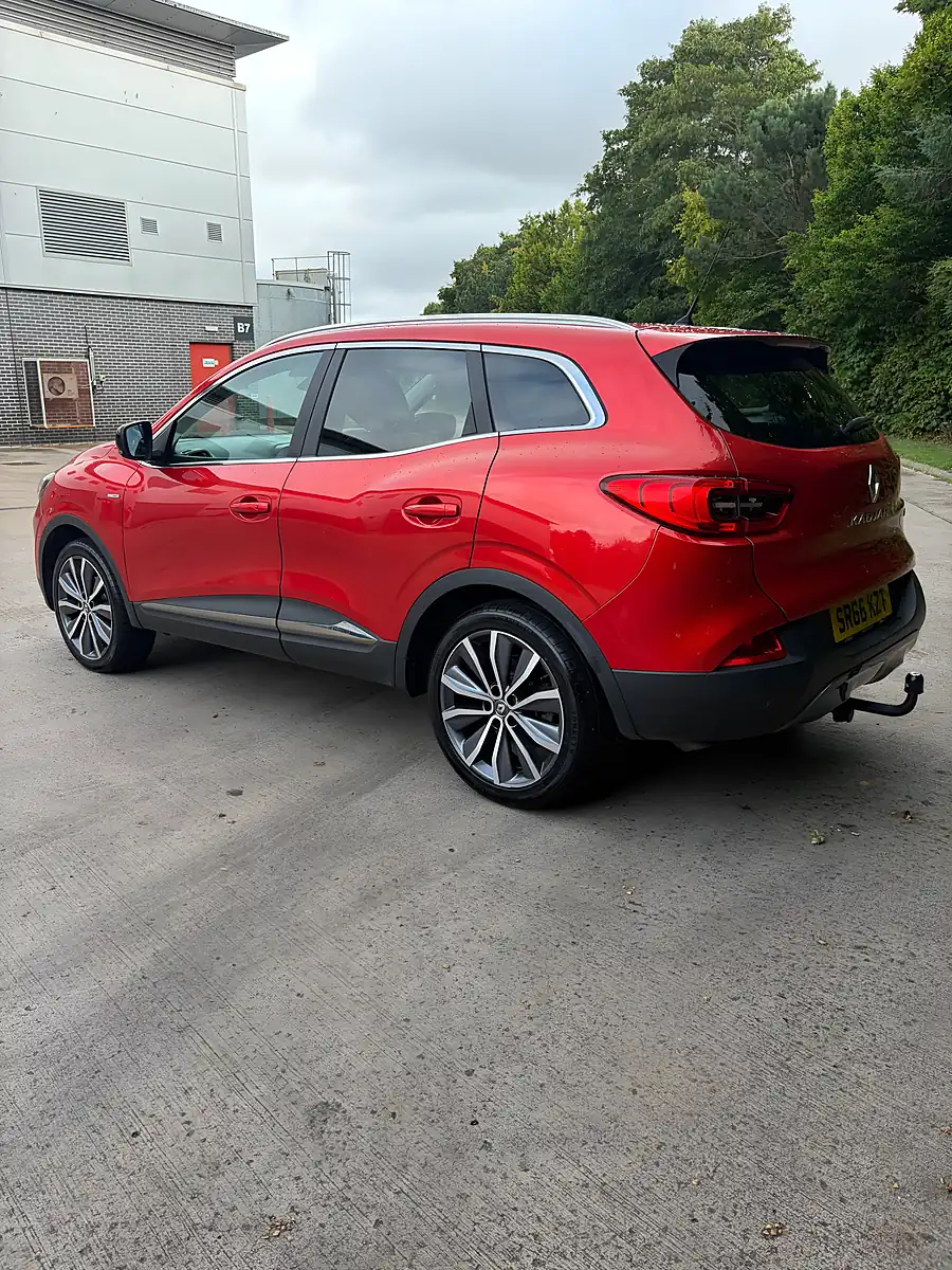 Used 2016 Renault Kadjar Signature Nav Red - Interior and Exterior details 3