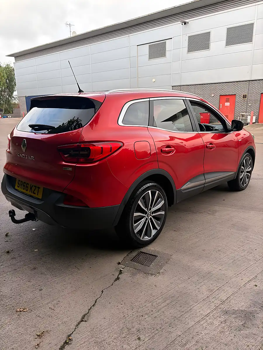 Used 2016 Renault Kadjar Signature Nav Red - Interior and Exterior details 5