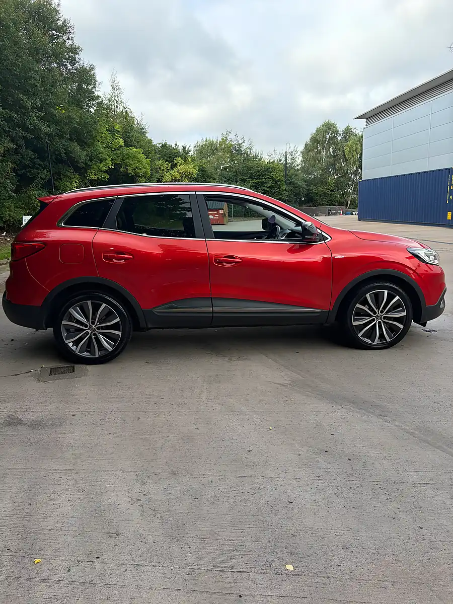 Used 2016 Renault Kadjar Signature Nav Red - Interior and Exterior details 6