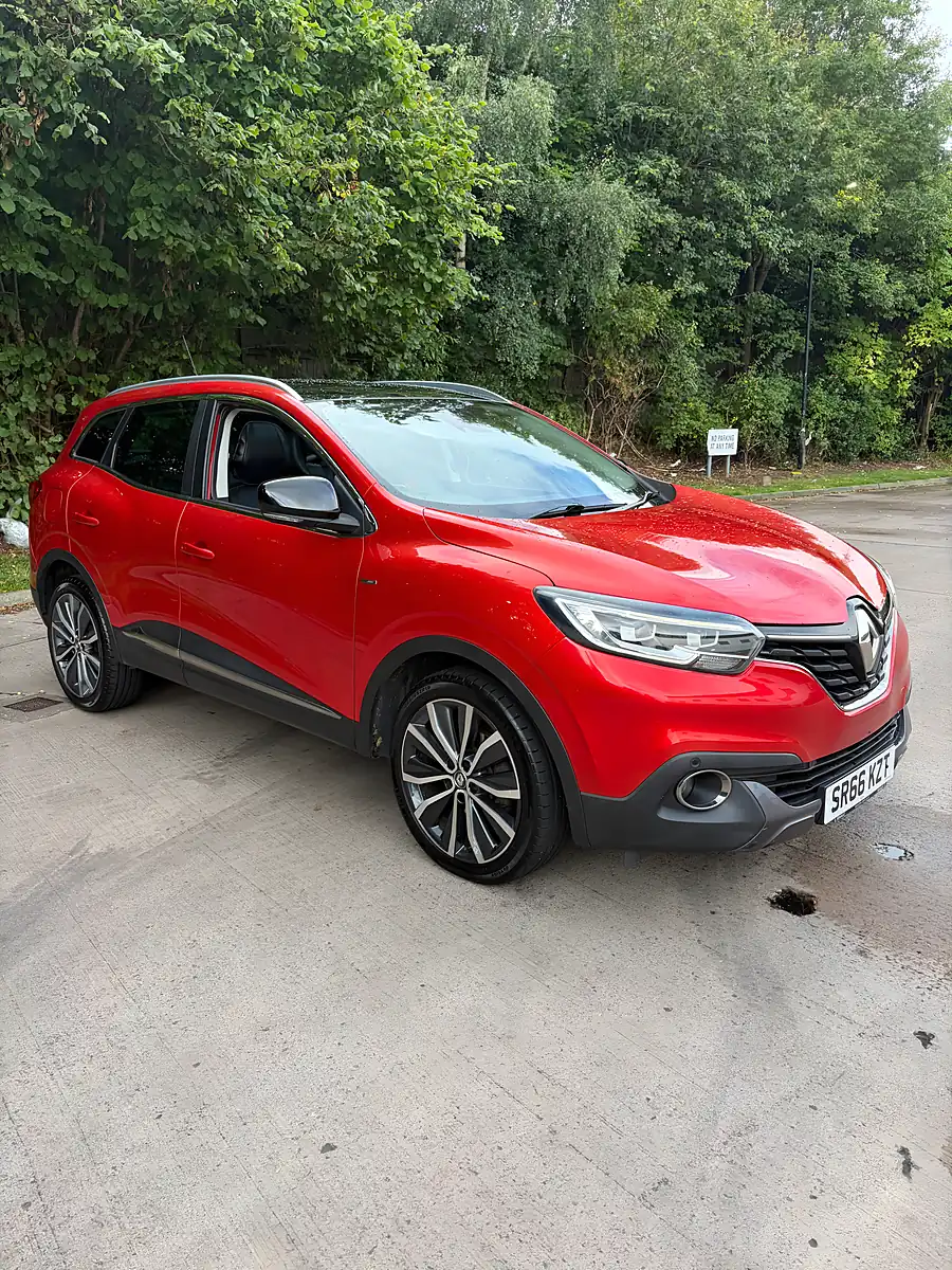 Used 2016 Renault Kadjar Signature Nav Red - Interior and Exterior details 7