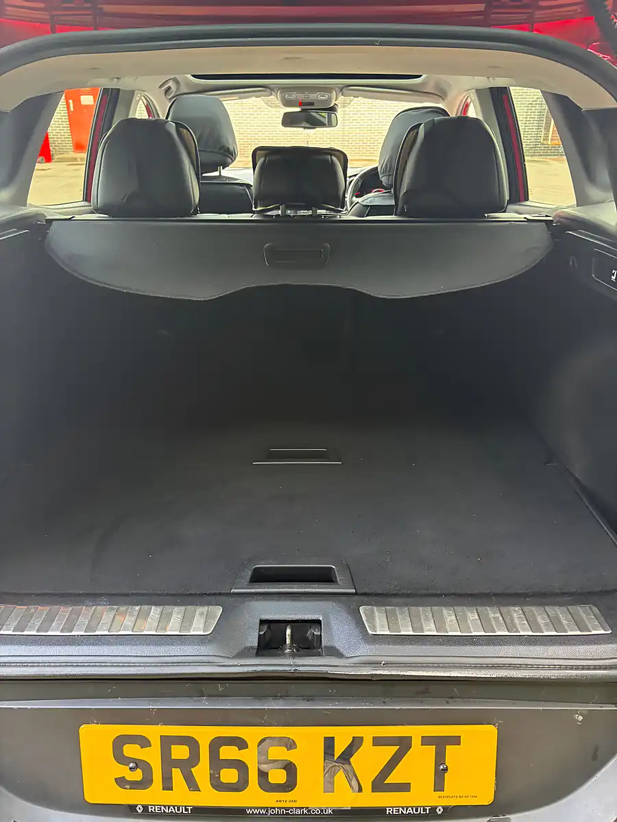 Used 2016 Renault Kadjar Signature Nav Red - Interior and Exterior details 9