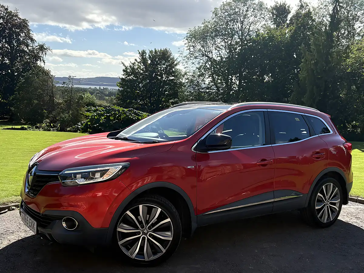 Used 2016 Renault Kadjar Signature Nav Red - Front View
