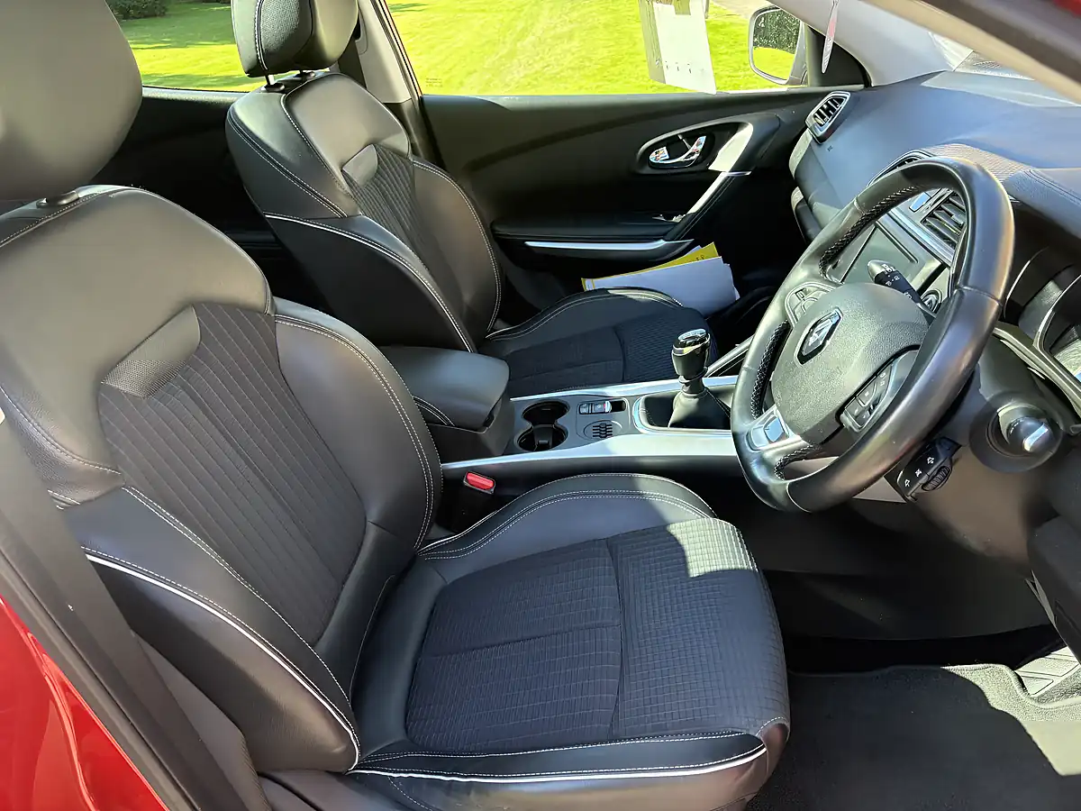 Used 2016 Renault Kadjar Signature Nav Red - Interior and Exterior details 10