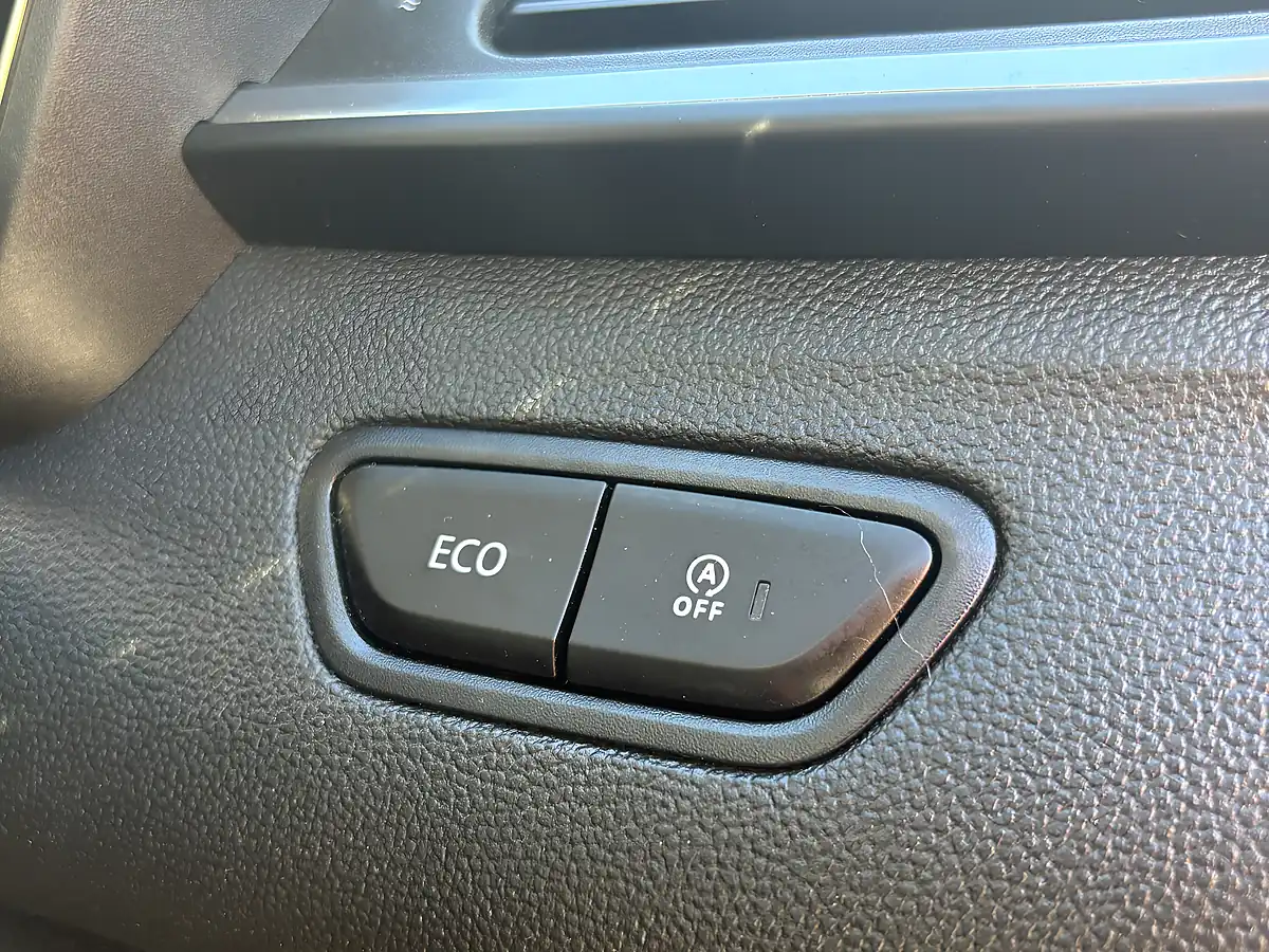 Used 2016 Renault Kadjar Signature Nav Red - Interior and Exterior details 14